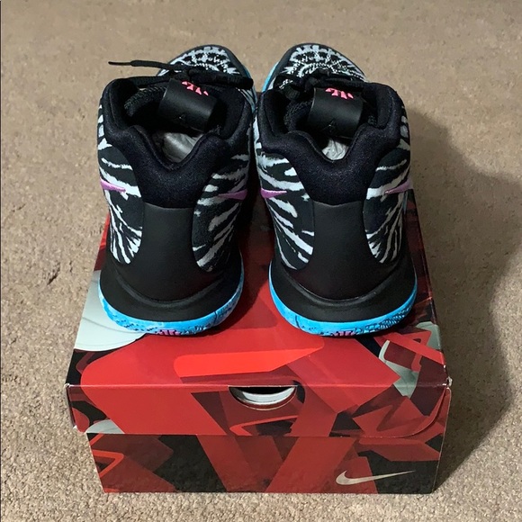 Nike Kyrie 4 (Allstar) SOLD!! SOLD!! - Picture 4 of 6